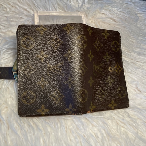 Louis Vuitton LV Monogram Kiss Lock Wallet - Picture 4 of 8